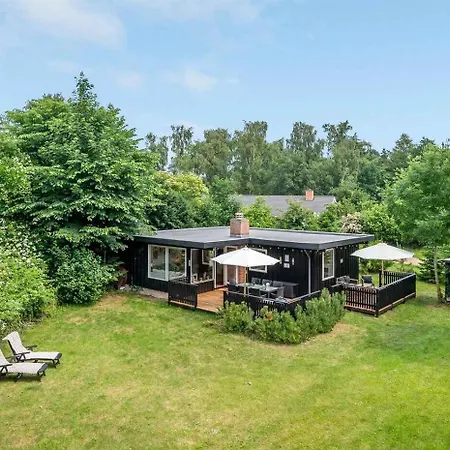 Semesterbostad Cozy Near The Beautiful Rageleje Beach, Vejby