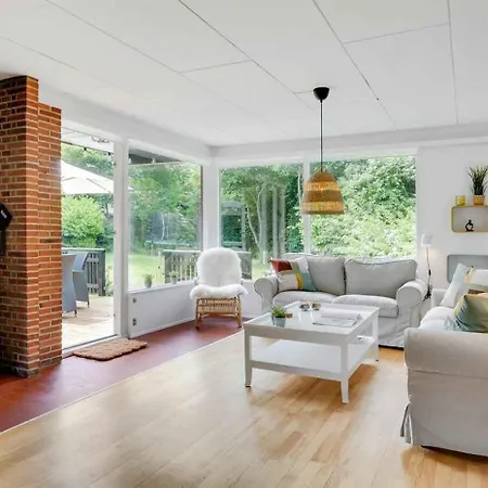 Semesterbostad Cozy Near The Beautiful Rageleje Beach,