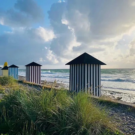 Semesterbostad Cozy Near The Beautiful Rageleje Beach, Vejby
